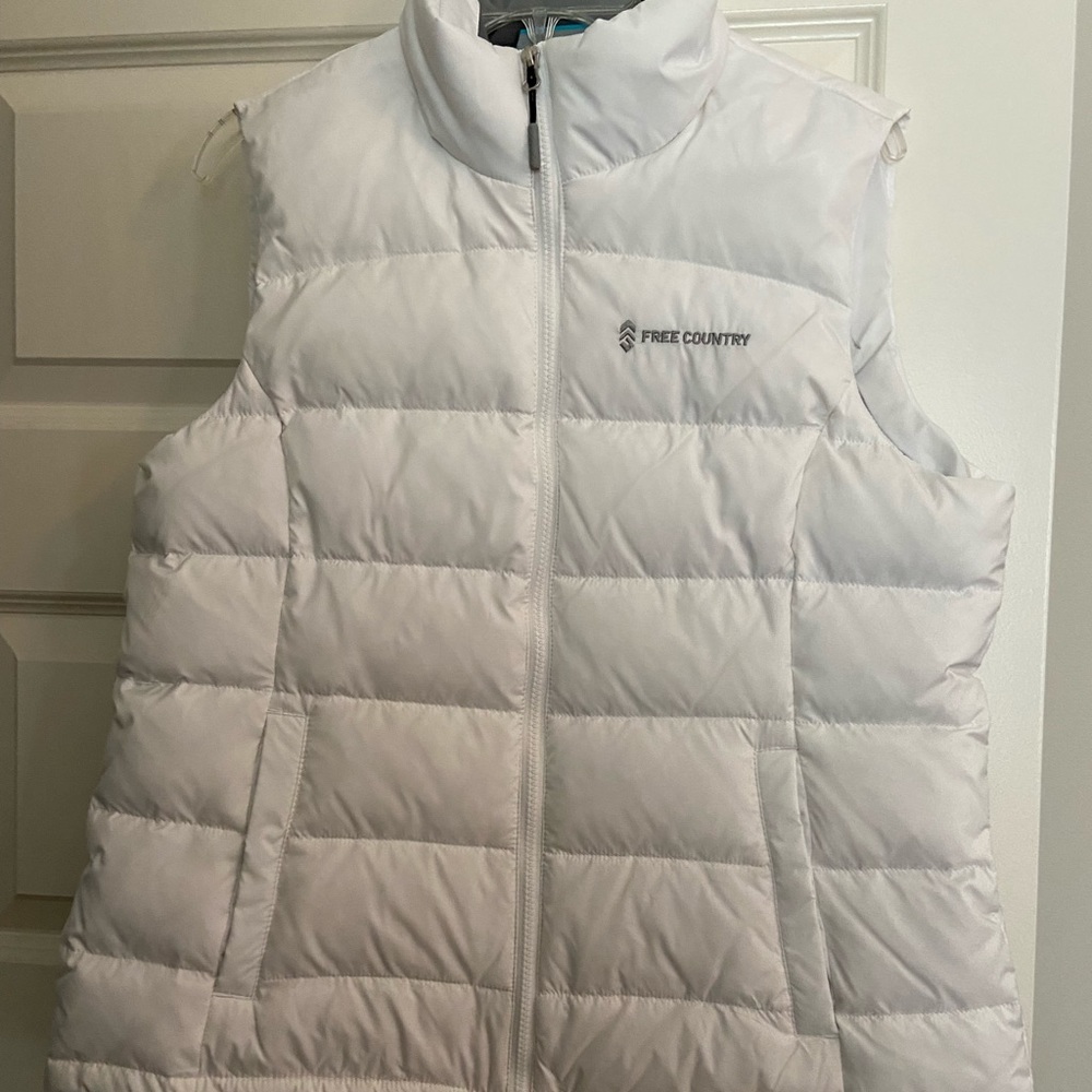 Women’s white puff vest in great condition size large